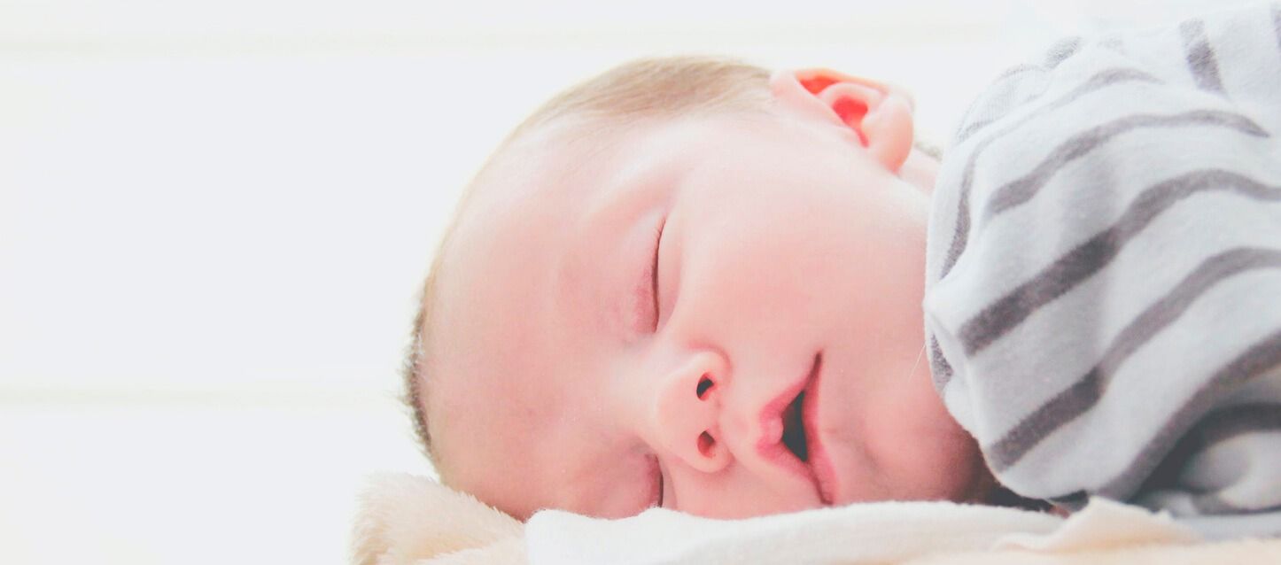 Cómo Dormir a un Bebé Fácilmente: 16 Trucos y Consejos