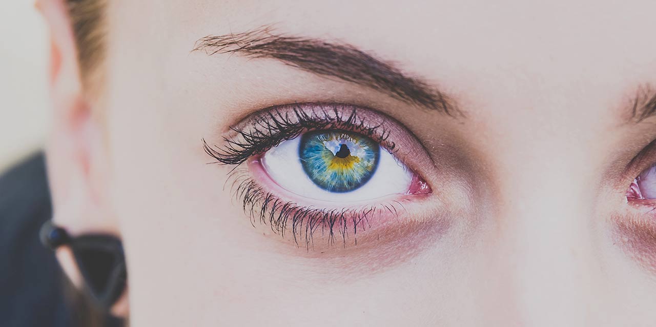 Ojo azul de mujer