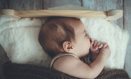 Por qué los bebés duermen tanto