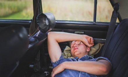 Cómo dormir en el coche