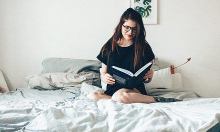 Por qué leer incita el sueño